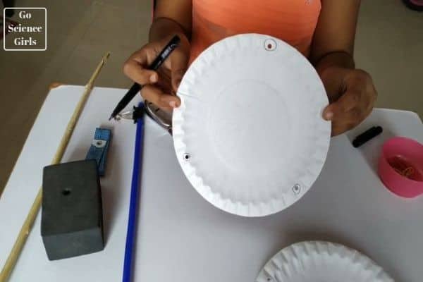 https://media.gosciencegirls.com/wp-content/uploads/2019/08/Paper-Plate_ready-for-Balancing-scale.jpg