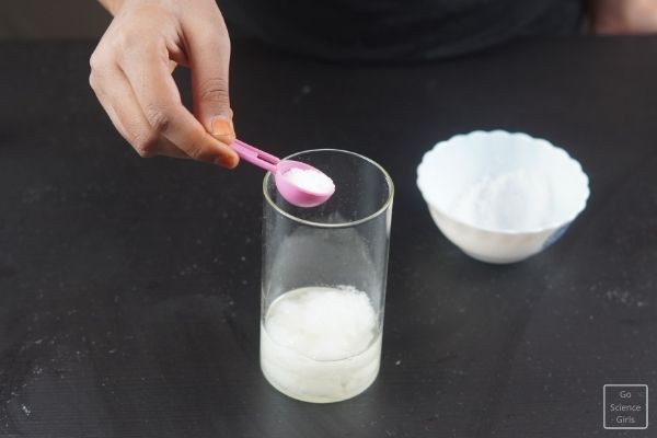 Add Salt oil Water mixture in Sodiumpolyacrylate